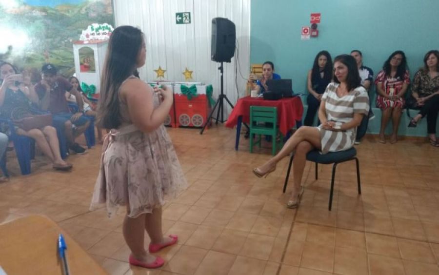 Confraternização Natalina, com apresentações dos alunos